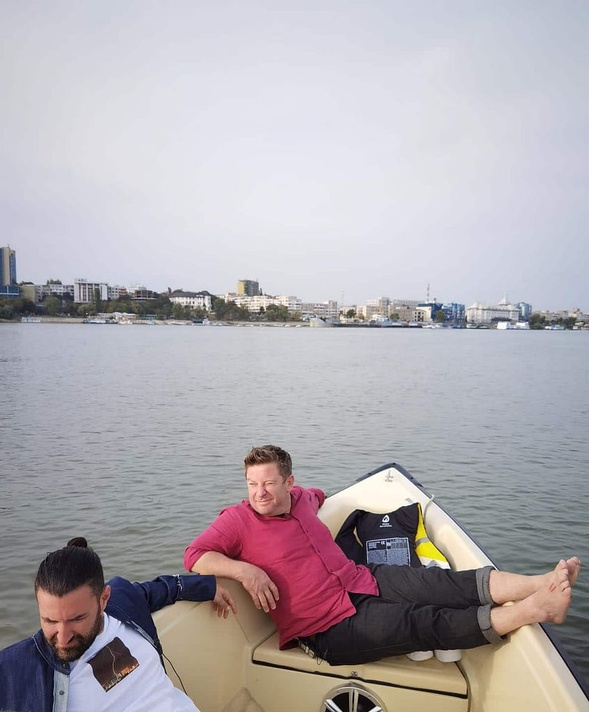 Plimbare-Giv-BOATS-Dunare-Galati-Smiley-Pavel-Bartos Plimbare-Giv-BOATS-Dunare-Galati-Smiley-Pavel-Bartos